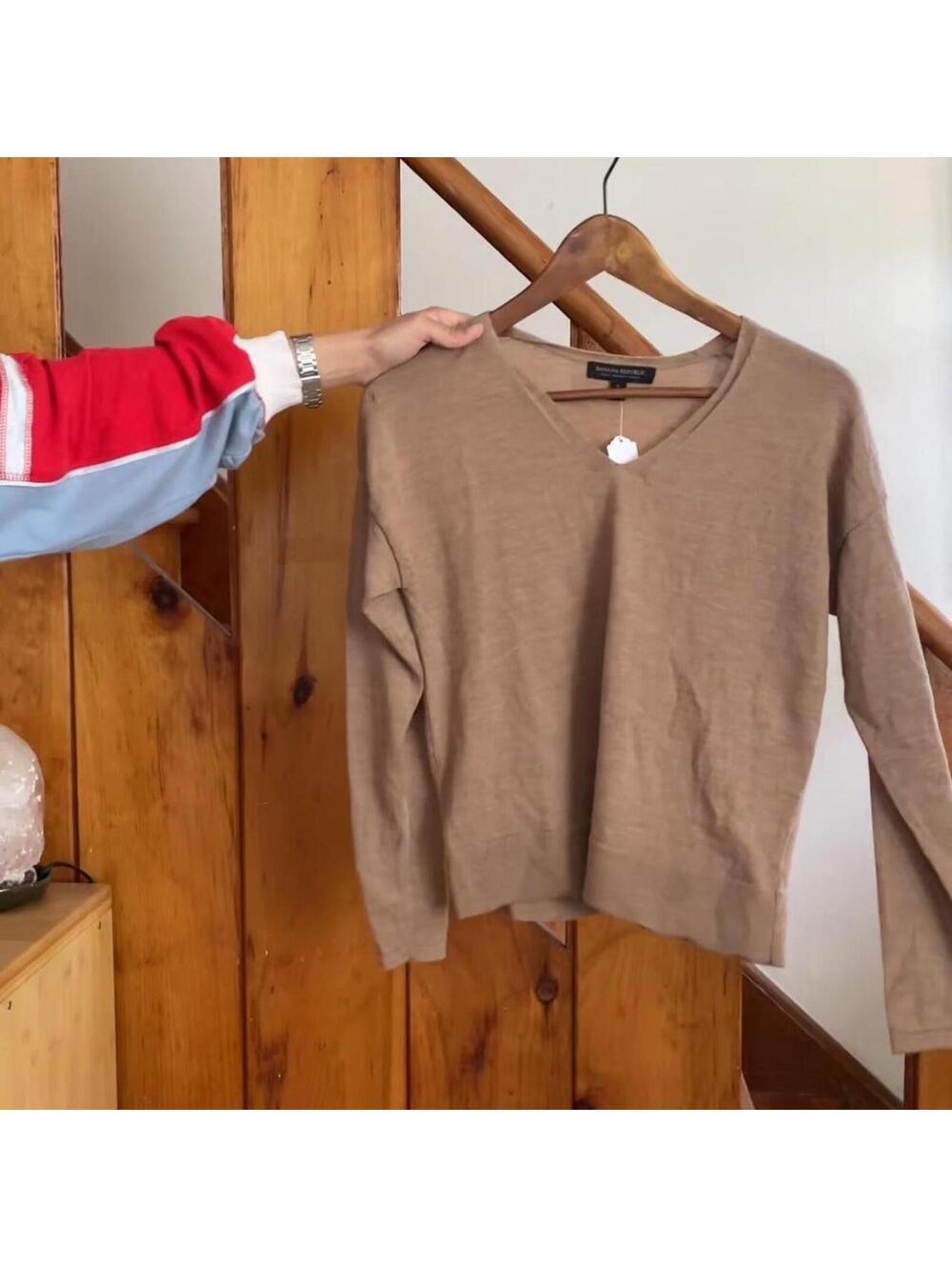 Banana Republic brown 100% merino wool light vneck sweater Size S